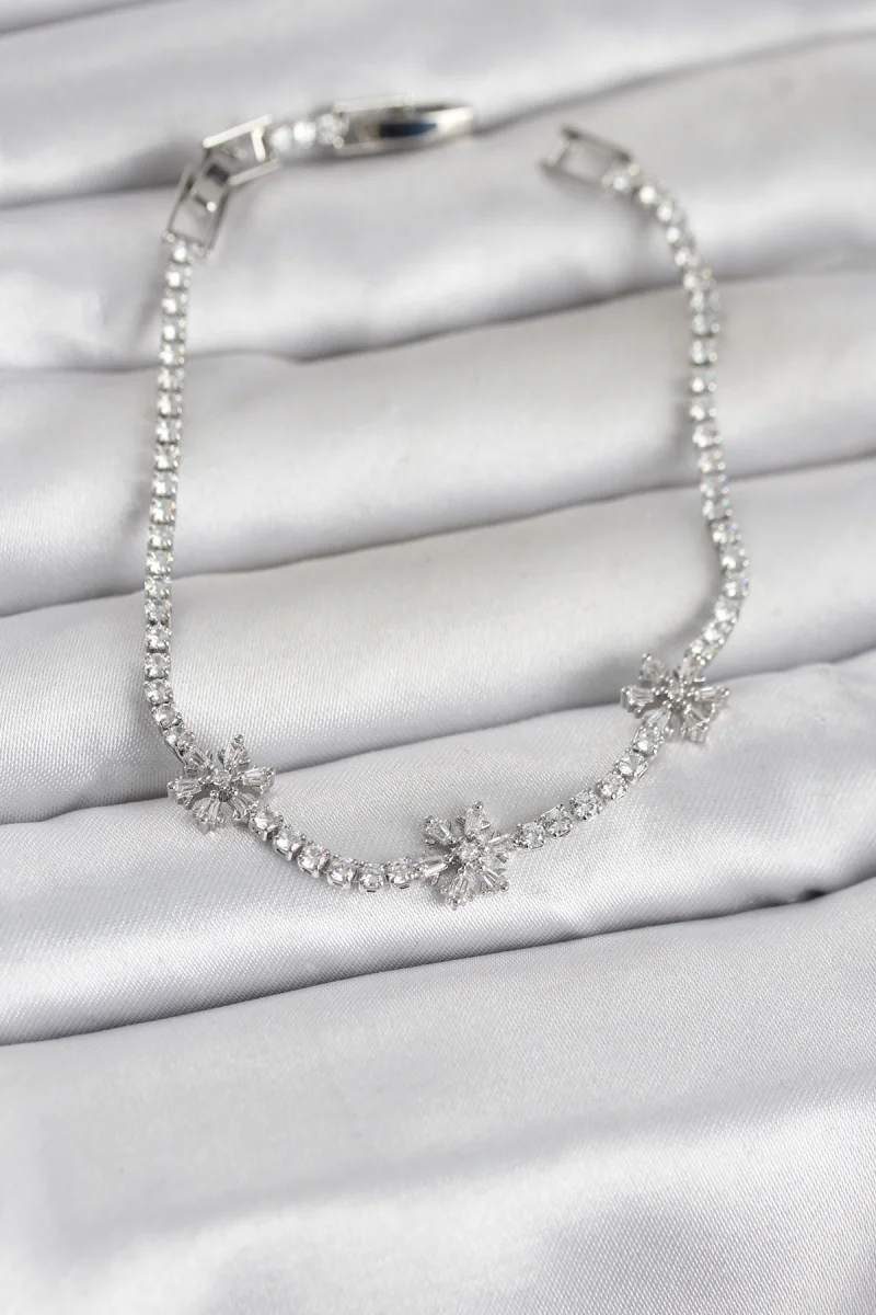 Pirinç Gümüş Renk Çiçek Model Zirkon Taşlı Su Yolu Kadın Bileklik