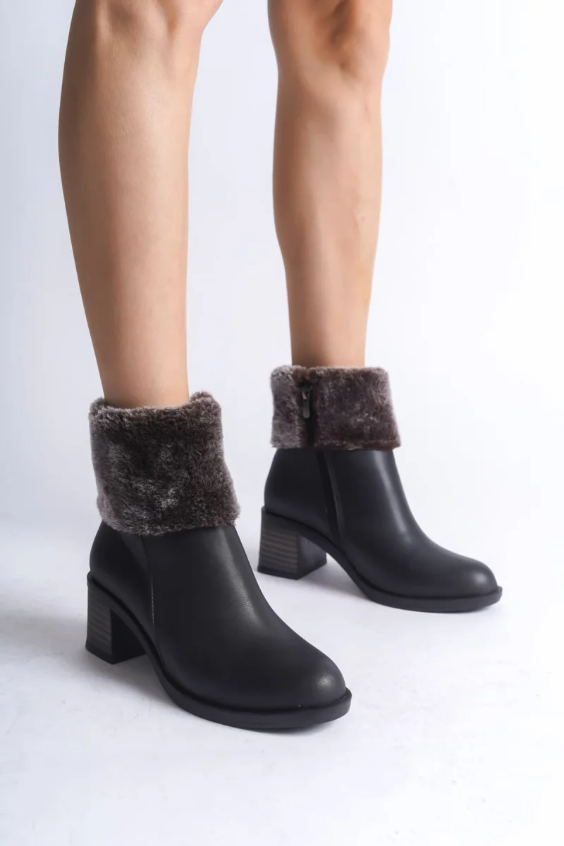 KATYA Fermuarlı Ortopedik Taban Topuklu Kürk Detaylı Kadın Bot  CST - Siyah
