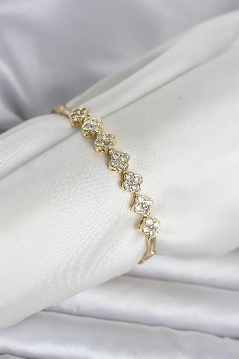 Pirinç Gold Renk Yonca Model Zirkon Taşlı Kadın Bileklik