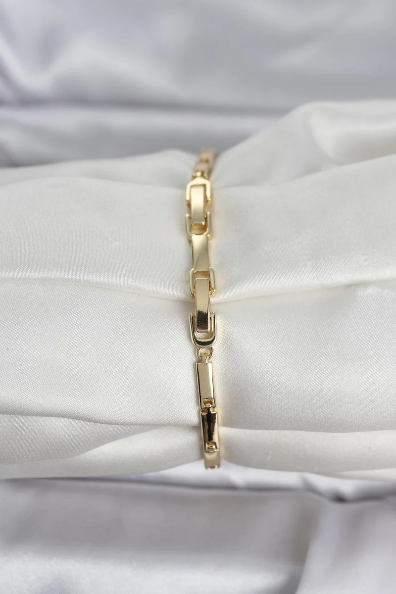 Pirinç Gold Renk Yonca Model Zirkon Taşlı Kadın Bileklik