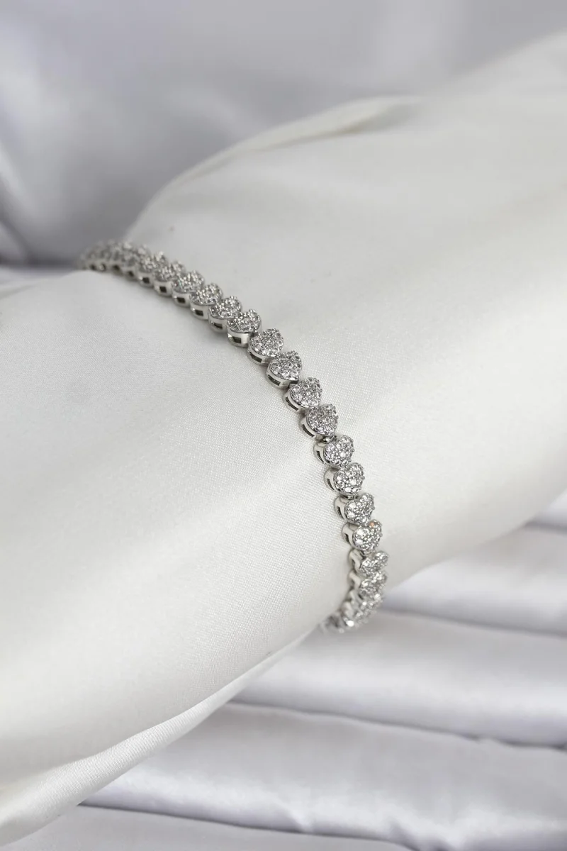 Pirinç Gümüş Renk Kalp Model Sıralı Zirkon Taşlı Kadın Bileklik