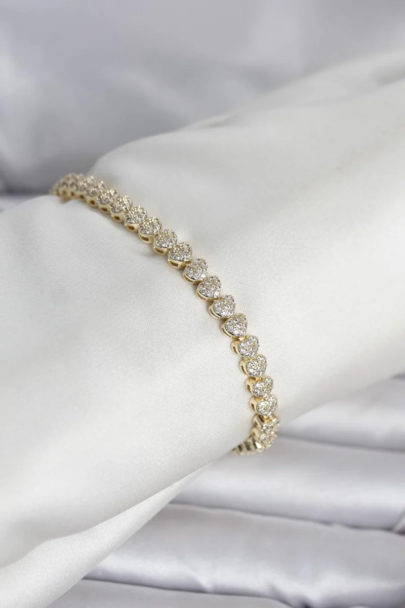 Pirinç Gold Renk Kalp Model Sıralı Zirkon Taşlı Kadın Bileklik