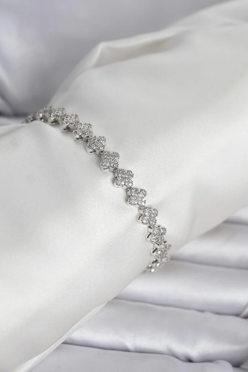 Pirinç Gümüş Renk Yonca Model Sıralı Zirkon Taşlı Kadın Bileklik