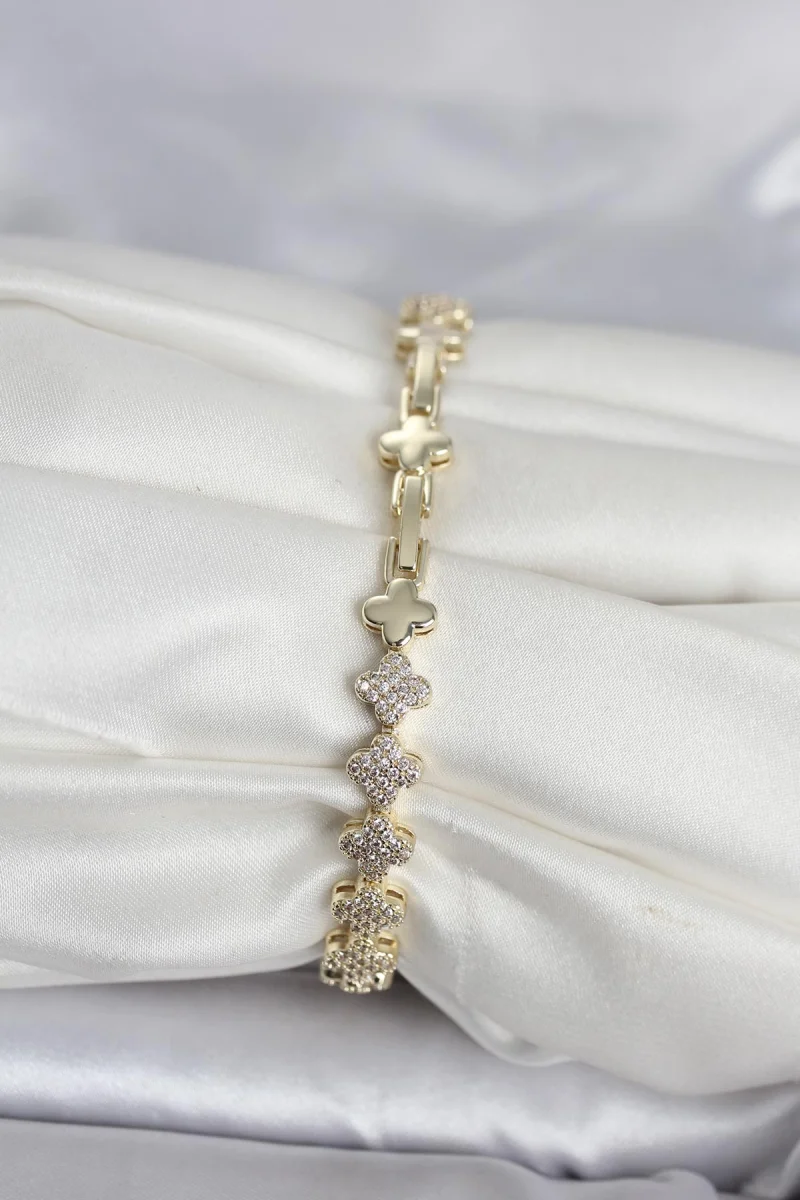 Pirinç Gold Renk Yonca Model Sıralı Zirkon Taşlı Kadın Bileklik