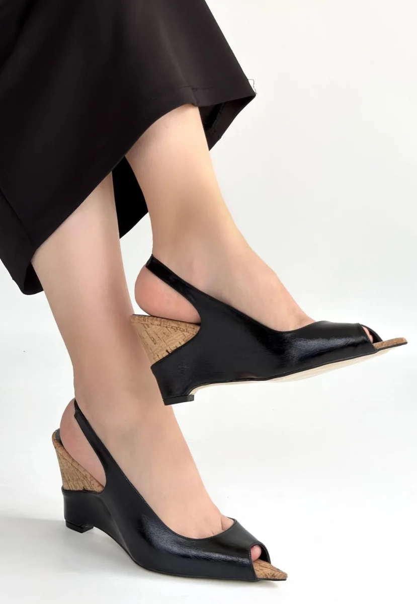 Nemba Siyah Rugan Dolgu Topuk Ayakkabı