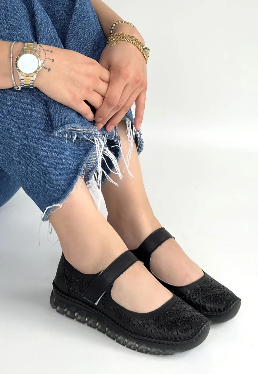 Sina Siyah Deri Cırt Cırtlı Babet Ayakkabı