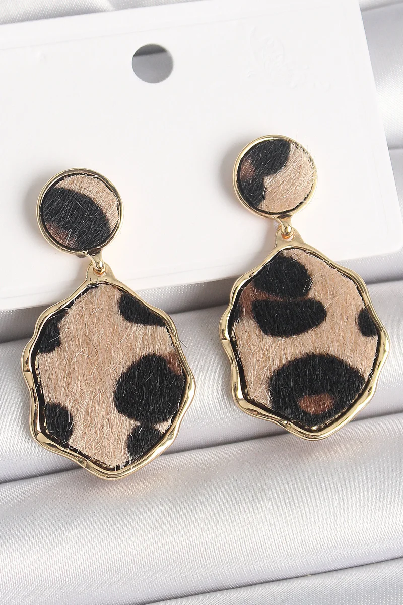 Pirinç Gold Renk Sallantı Leopar Desen Plaka Model Kadın Küpe