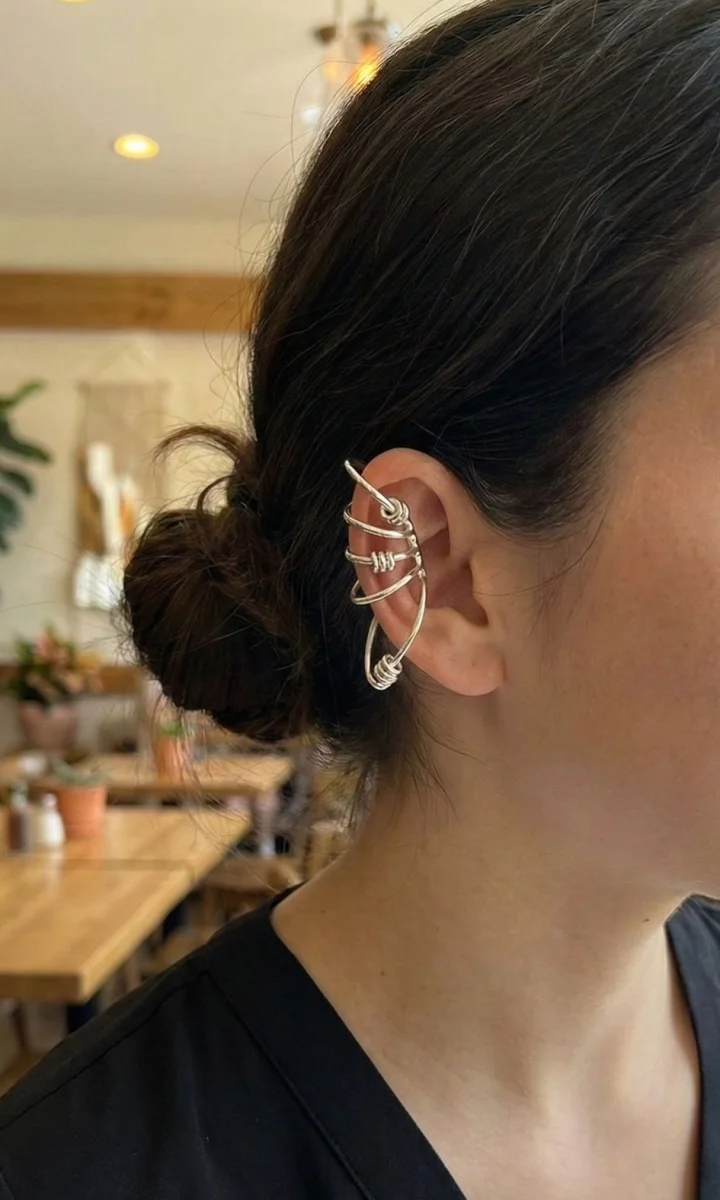 Pirinç Halkalı Model Gümüş Renk Kıkırdak Küpe