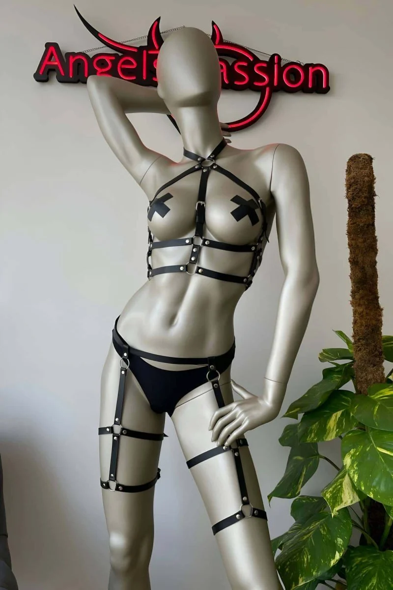 Siyah Deri Jartiyer Harness Fantezi İç Giyim Takım