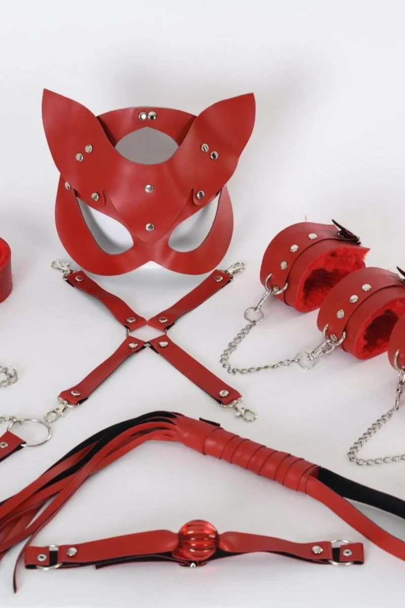Kırmızı İçi Tüğlü Maske,kol,bacak,ağız Topu,kırbaç,tasma Set 700938