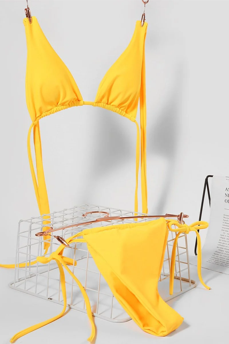 Kadın Sarı Yandan Bağlamalı Tangalı Üçgen Bikini Mayo Takımı