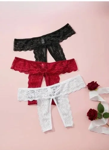 Fantezi Kadın 3'lü Özel Bölgeleri Açık Dantelli Tanga Seti