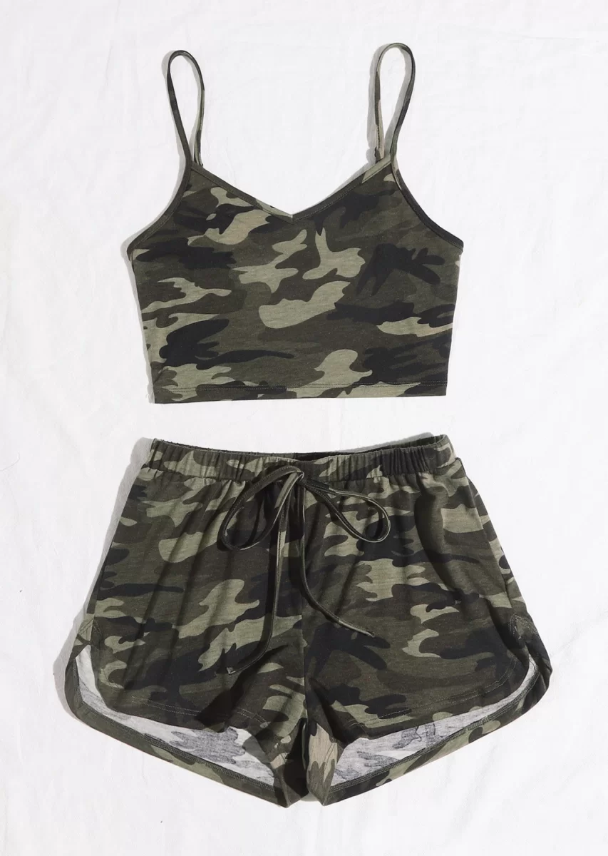 Kadın Kamuflaj Desenli Askılı Crop Top ve Şortlu Gecelik Takım