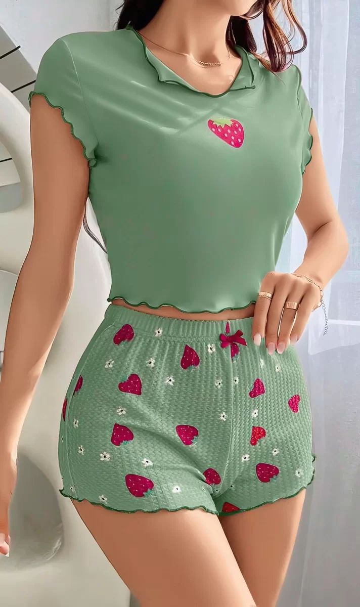 Kadın Yeşil Çilek Desenli Askılı Şortlu Pijama Takım 6648