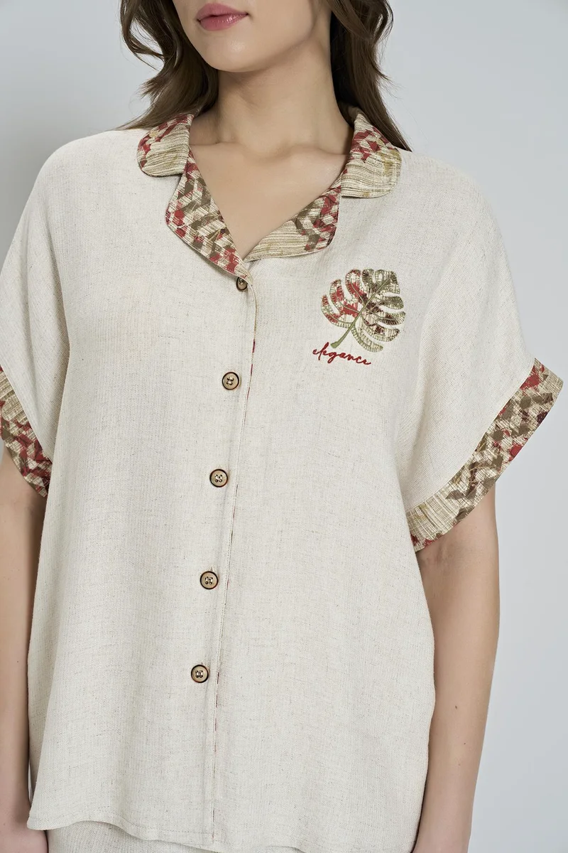 Dokuma Yaprak Desenli Önden Düğmeli Şortlu Pijama Takımı