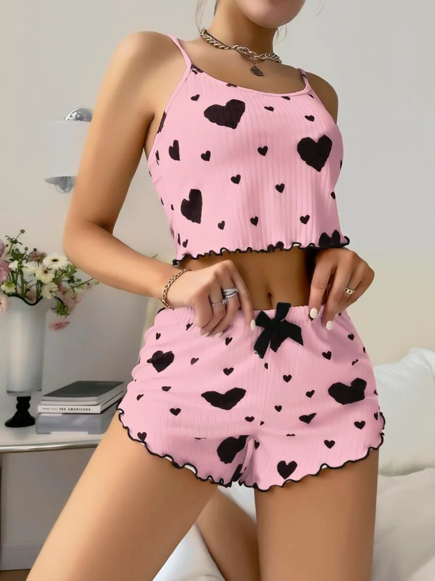 Pamuklu Pembe Üstüne Siyah Kalp Desenli Askılı Fitilli Şortlu Pijama Takımı