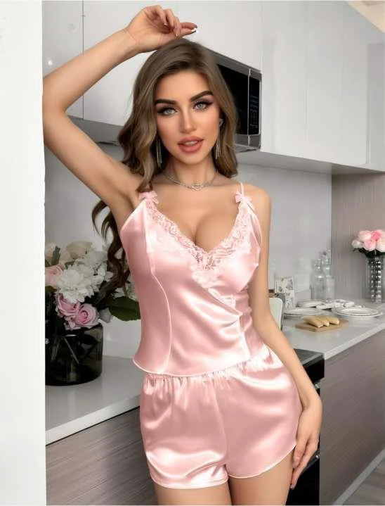 Pembe Dantel İşlemeli İnce Askılı Saten Şortlu Takım