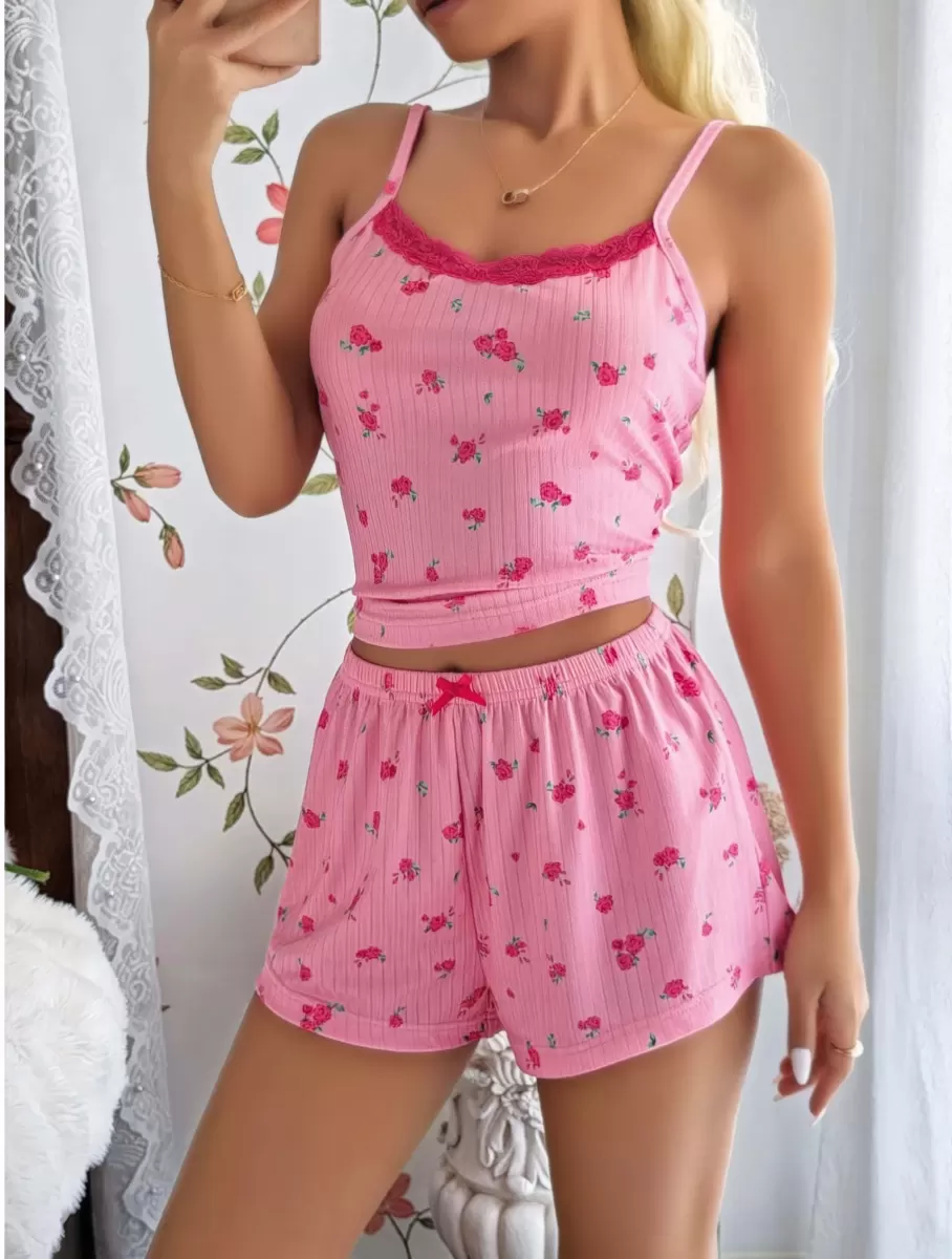 Kadın Çiçek Desenli Dantelli Şortlu Pijama Takımı Şık ve Rahat Ev Giyim Seti