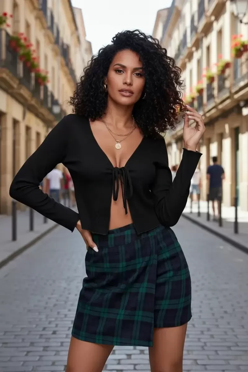 Kadın Siyah Şık Kesim Önden Bağcıklı Uzun Kol Crop Bluz