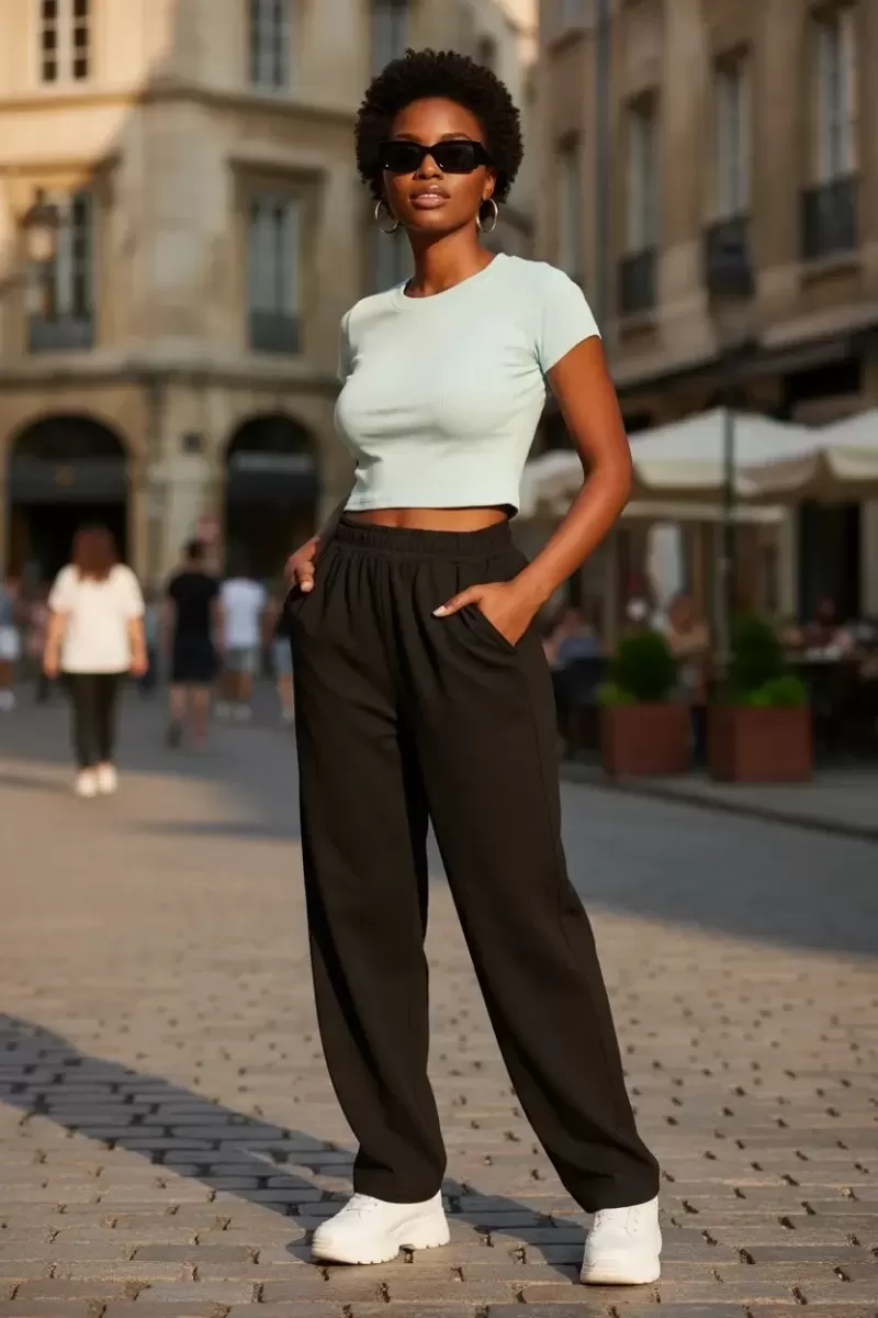 Kadın Beyaz Modern Fit Yuvarlak Yaka Crop Bluz