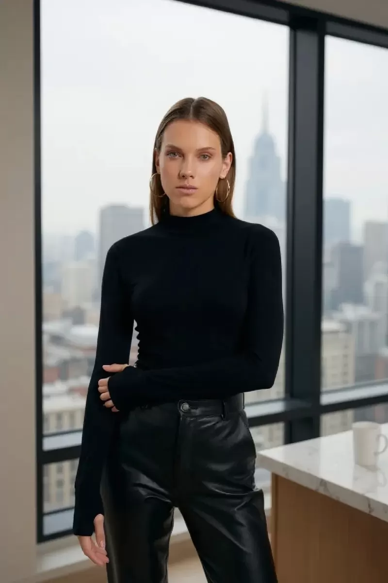 Kadın Siyah Parmak Geçmeli Uzun Kollu Body Esnek Fit Bluz